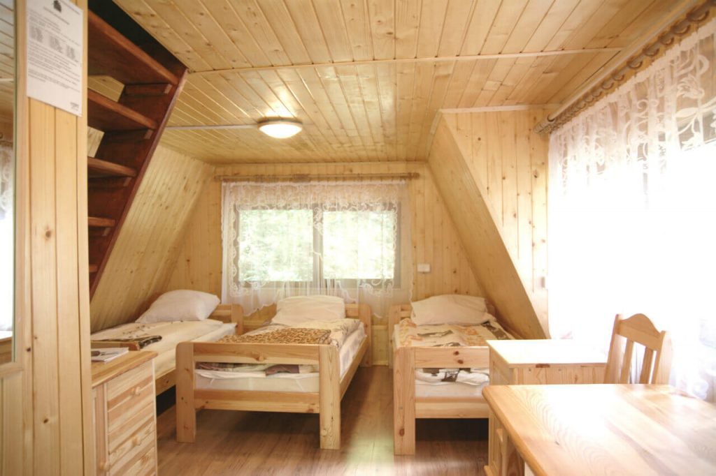Ośrodek Szkoleniowo-Wypoczynkowy „Pod Kamiennikiem” - sypialnia w domku
