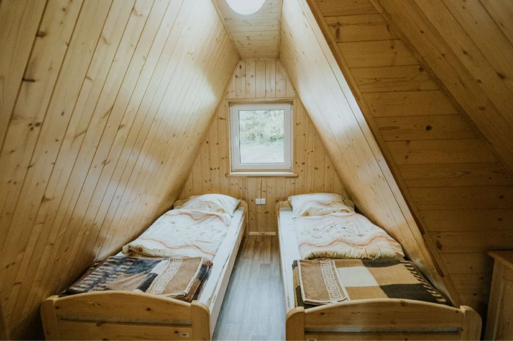 Centrum Wypoczynku JordaNova - mała sypialnia w domku